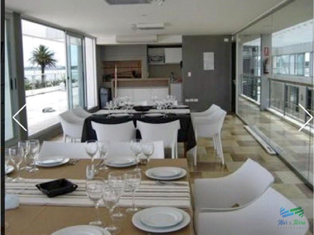 Vendo apartamento a 1 cuadra del puerto, edificio