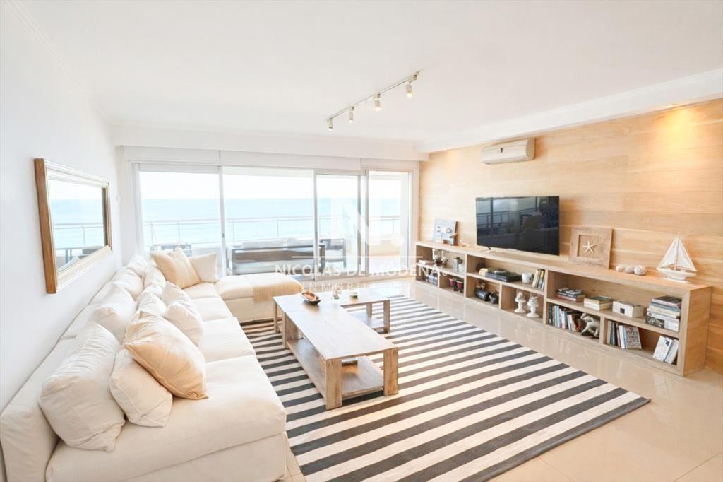 Apartamento de 3 dormitorios en venta en Playa