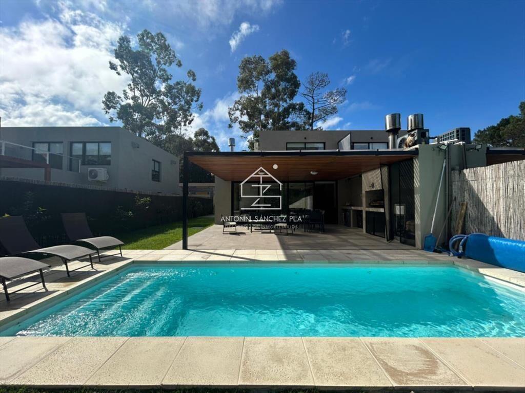 Venta casa cinco dormitorios Punta del este