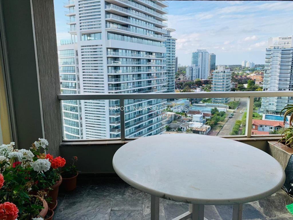 Apartamento de 3 dormitorios en Torres del Plata II, Punta