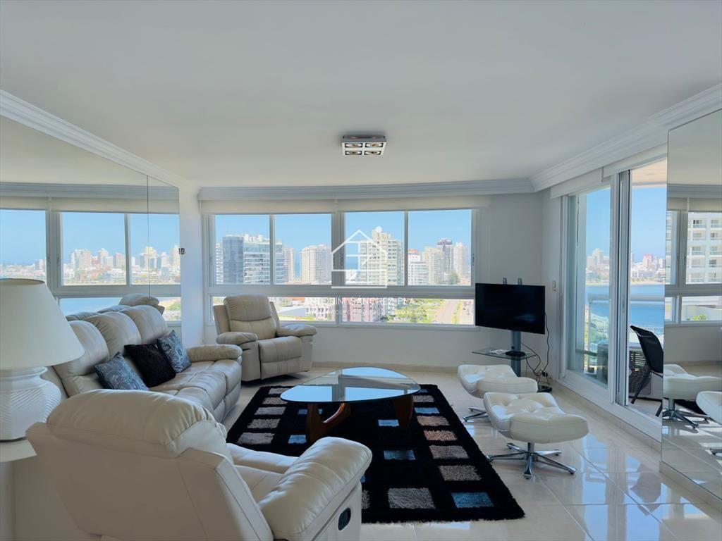 Apto en venta, excelente vista a la playa mansa,