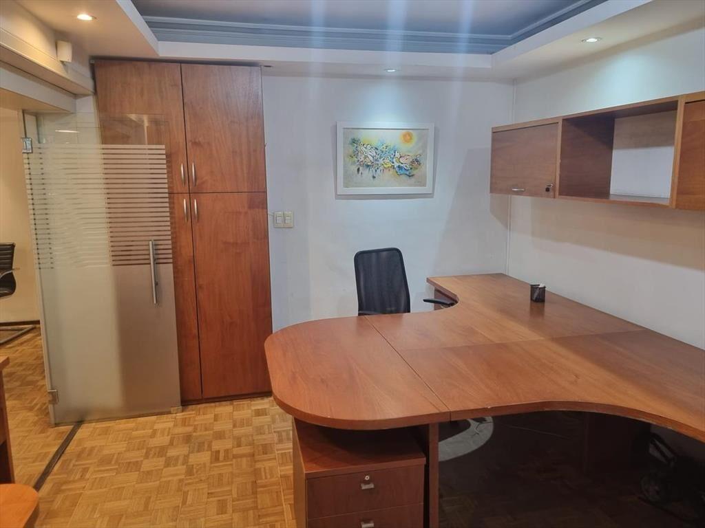 Oficina -Río Branco y Mercedes, 205 m2, reciclada y equipad