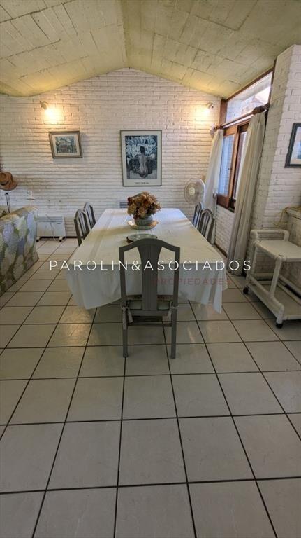 Venta de casa 4 dormitorios en zona Paradas, proxima al mar