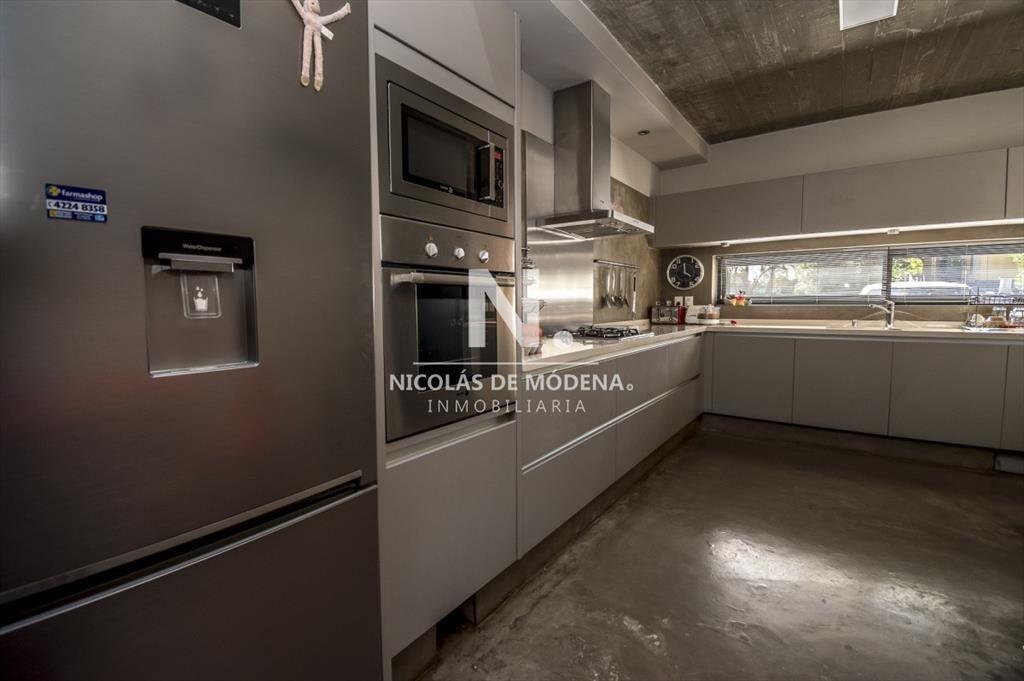 Excelente casa de estilo Minimalista en Barrio La