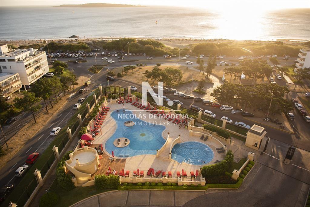 Le jardin de 3 dormitorios, playa mansa, frente