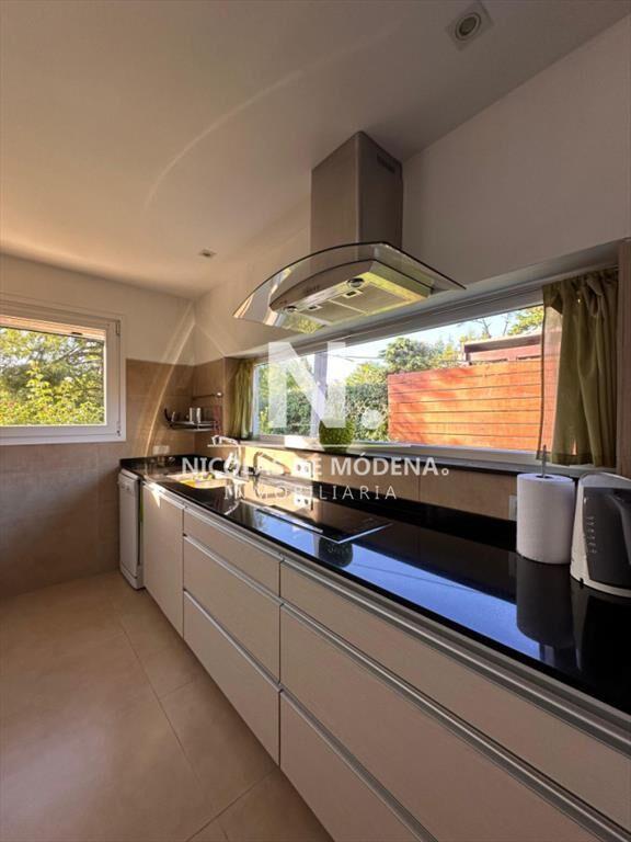 En venta chalet de 3 dormitorios con pergola, en