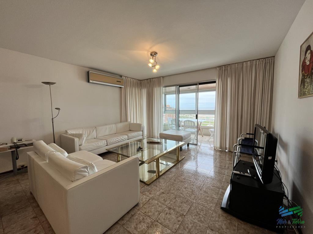 En venta apartamento 3 dormitorios 2 baños en