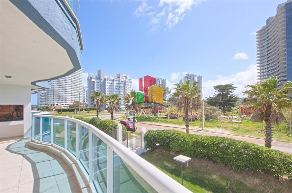 Apartamento en venta 3 dormitorios con parrillero