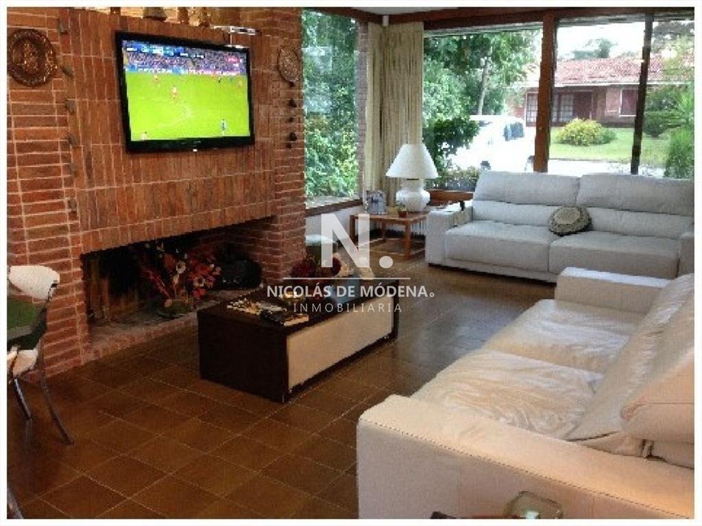 VENDE CASA DE 3 DORMITORIOS EN PLAYA MANSA, PUNTA