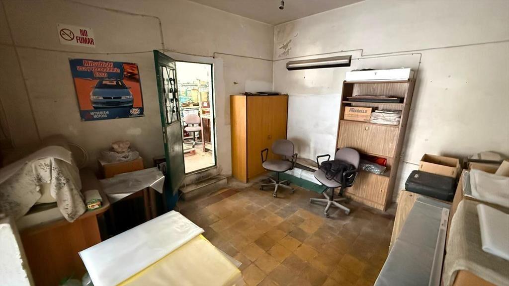 Proximo Gral Flores y Propios, deposito Oficinas, 330 m2,