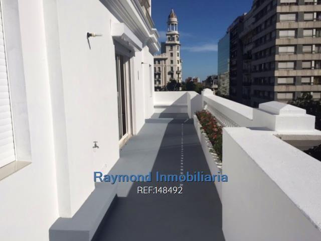Excelente residencia frente a la Plaza Fabini