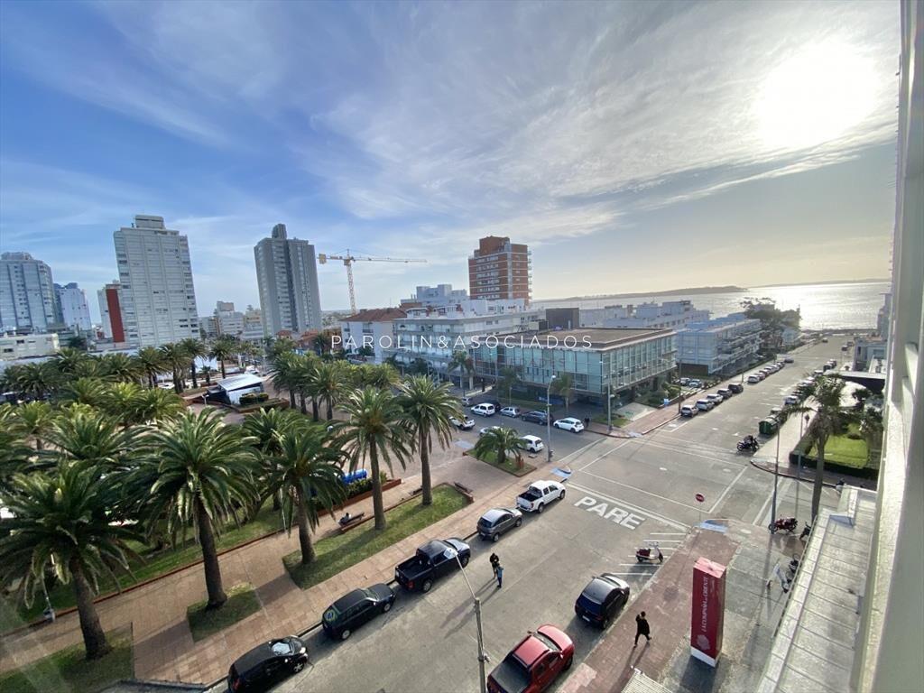 DEPARTAMENTO DE 3 DORMITORIOS EN PENINSULA, PUNTA DEL ESTE