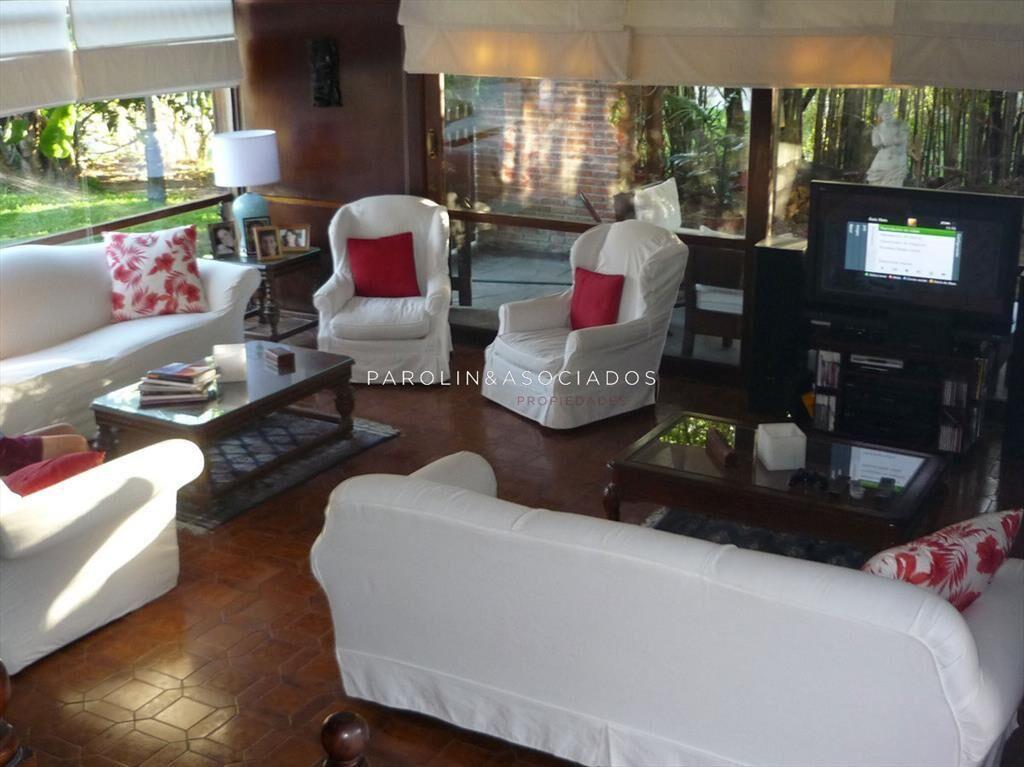 Muy linda casa de 5 dormitorios en venta en Punta