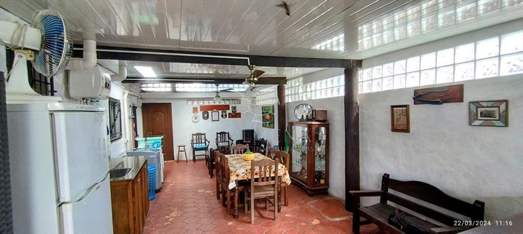 Muy buena casa con amplias comodidades y ideal