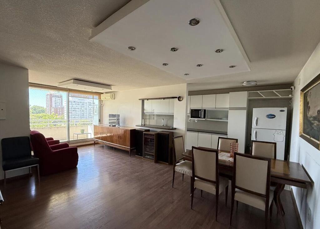 Se vende apartamento de dos dormitorios, dos baños y garage