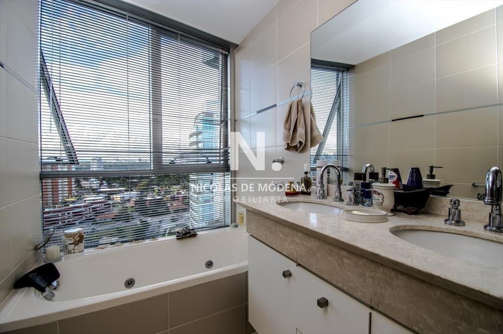 Apartamento En Alquiler, 3 Dorm. + Servicio en