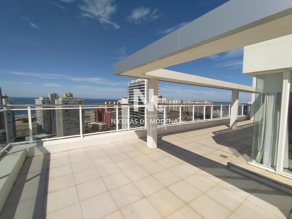 pent house con vista a playa brava y playa mansa