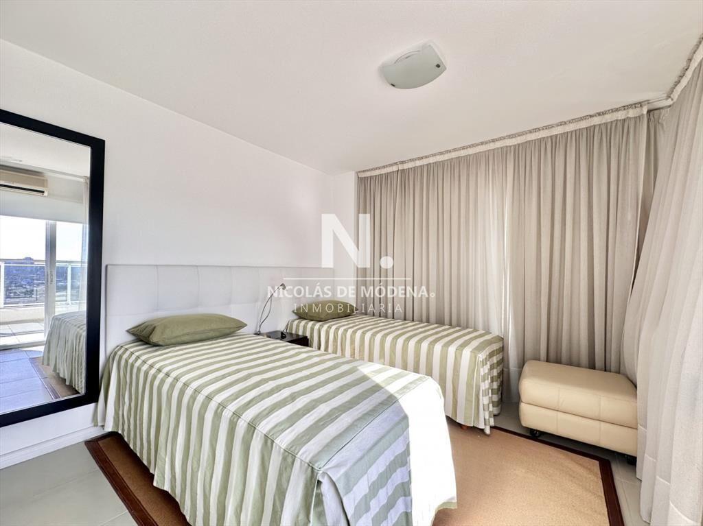 Vende apartamento de 3 dormitorios en Brava- del