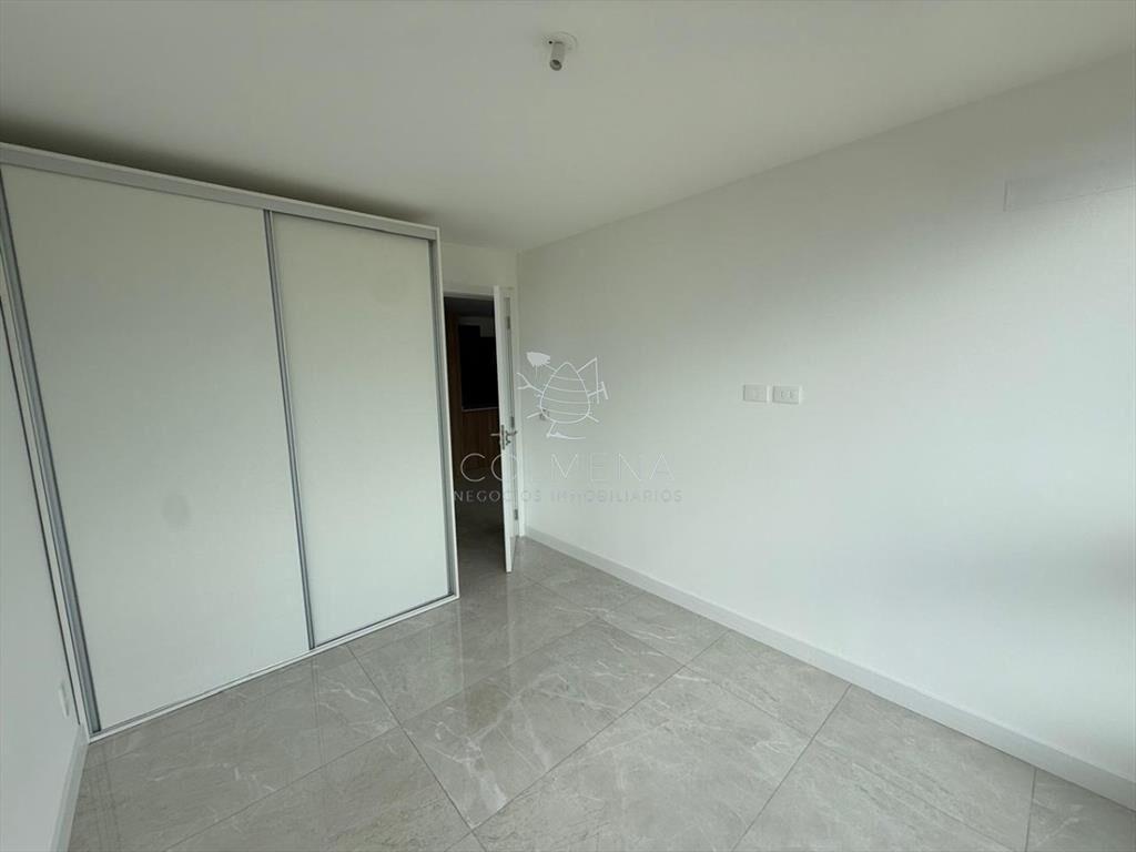 Vende apartamento de 1 dormitorio y medio en Punta del Este