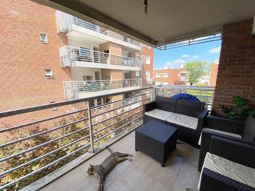Venta apartamento con renta, de 3 dormitorios, terraza con
