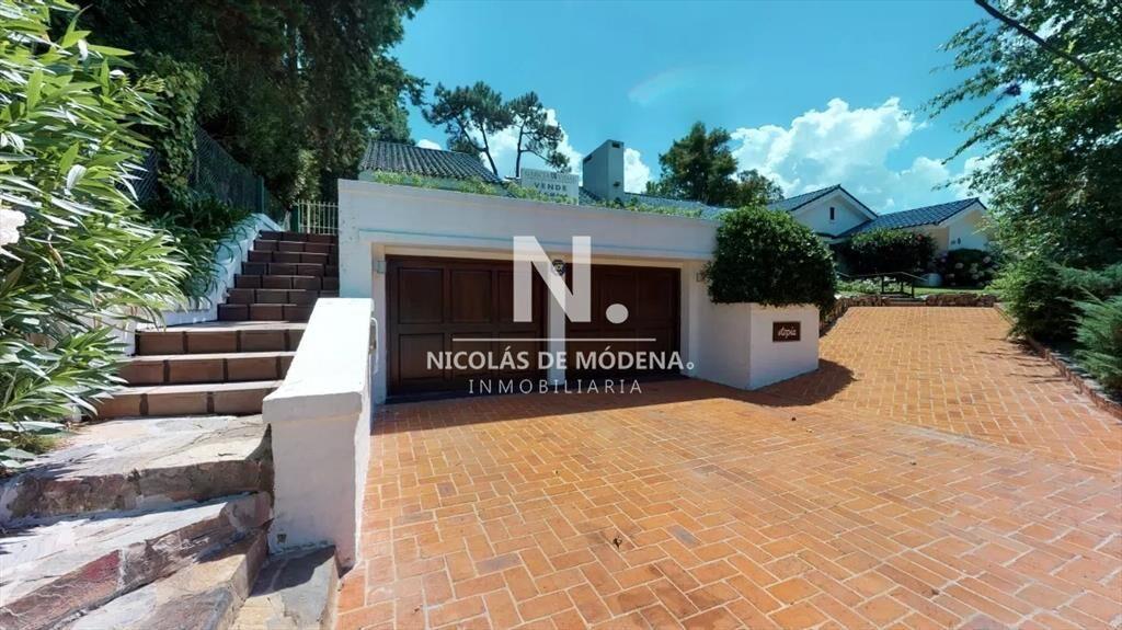 Casa en venta en Punta del este de 4 dormitorios.