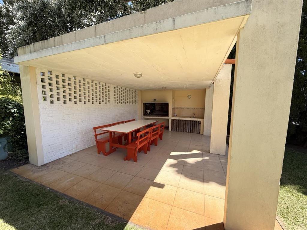 Casa en Alquiler de Verano en Cantegril con amplio patio y