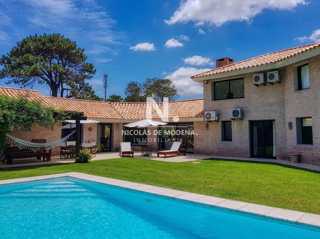Se alquila casa 5 dormitorios, con piscina en Rincon del In