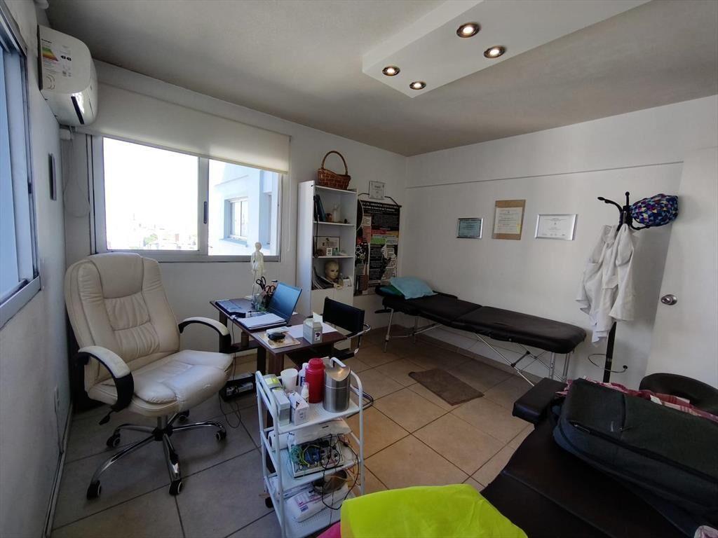 Venta en Tres Cruces de Apartamento para Oficina en Torre d