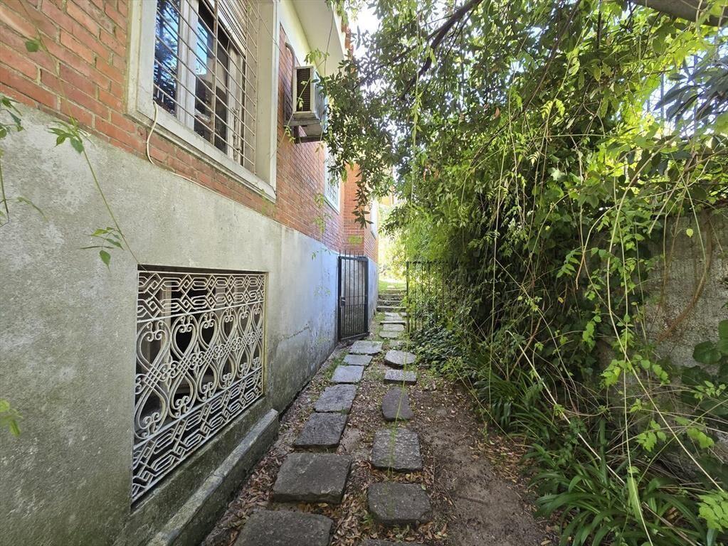 Gran casa en excelente zona de Pocitos Nuevo próximo al Sho
