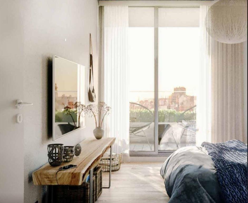 Venta apartamento de tres dormitorios y dos baños-Aguada-A