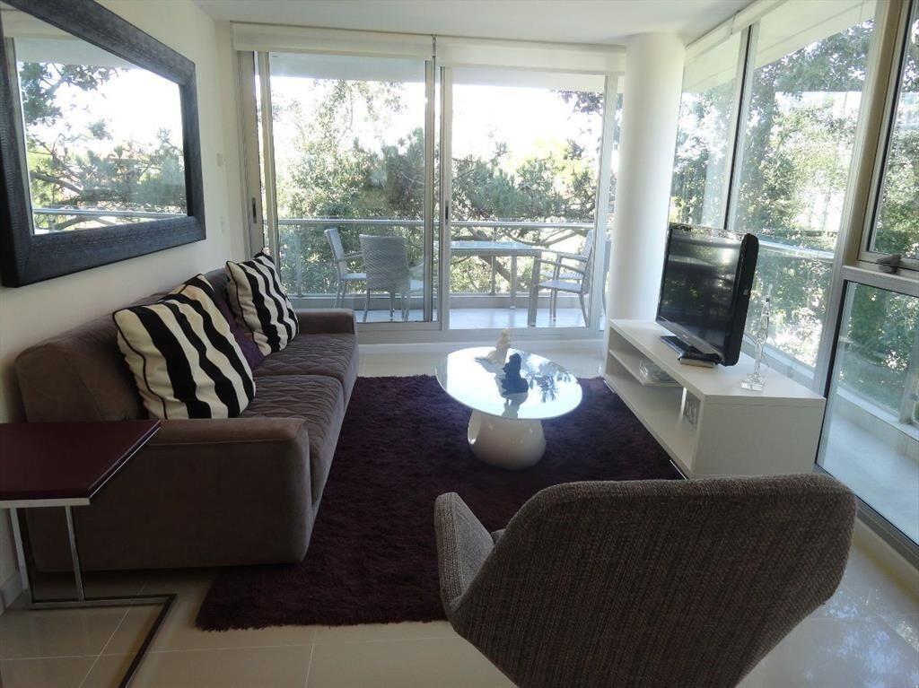 Amplia terraza, aire acondicionado en todos los ambientes