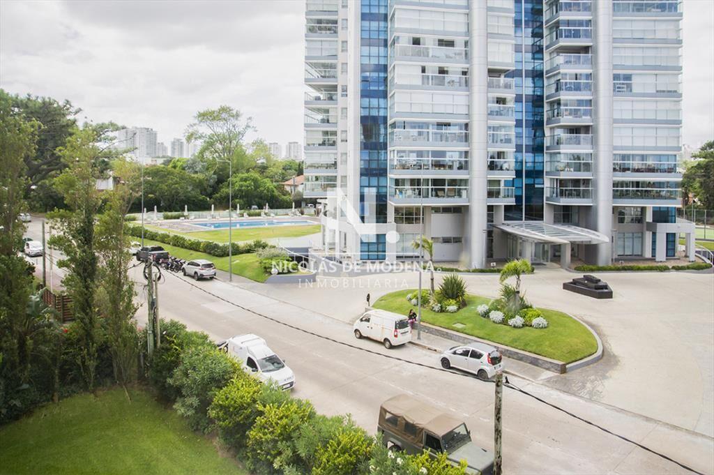 Apartamento de 3 Dormitorios en Playa Mansa en -