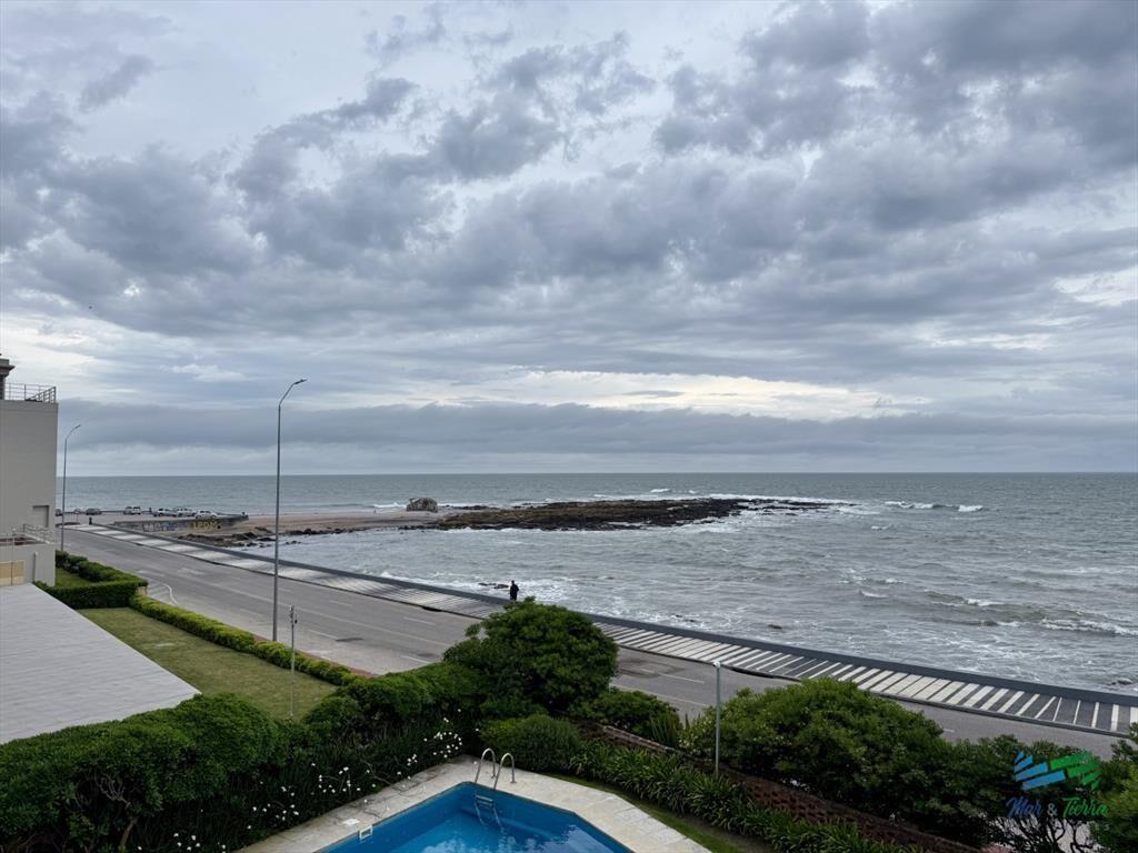 Venta apartamento 3 dormitorios frente a la brava