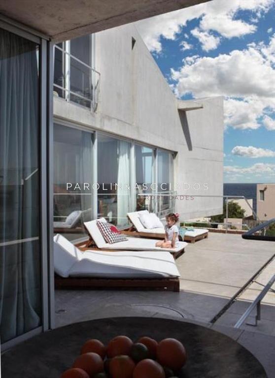 Hermosa casa en venta de 4 dormitorios en Punta
