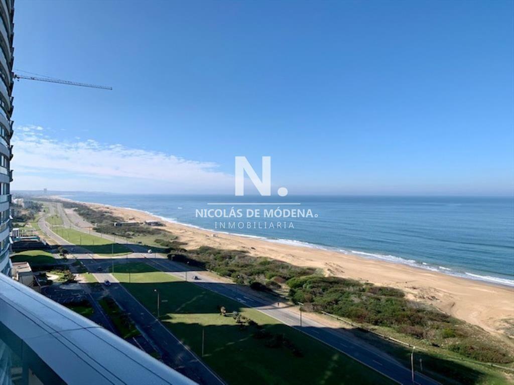 En venta apartamento de 3 dormitorios en suite,