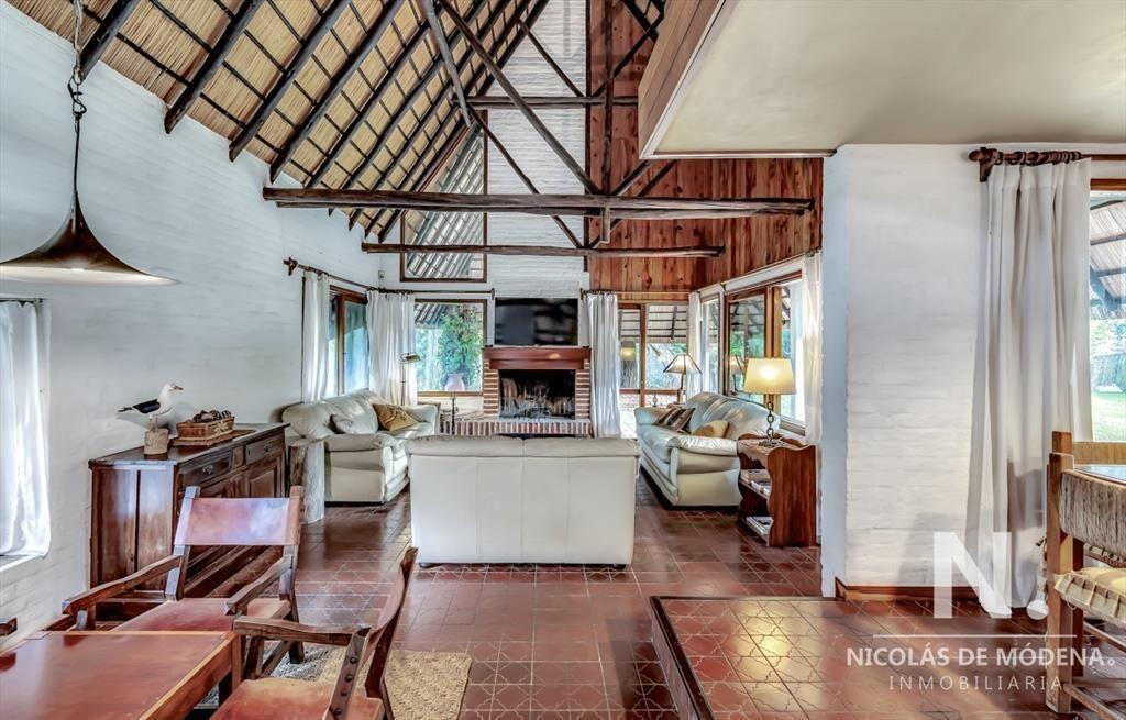 Venta de casa de 4 dormitorios en Pinares, Punta del Este