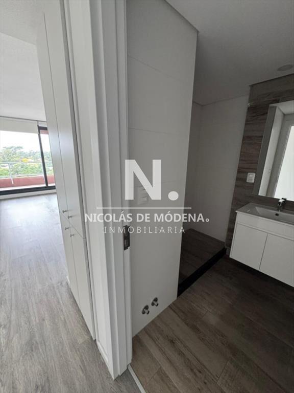 Vende impecable apartamento de 3 dormitorios con