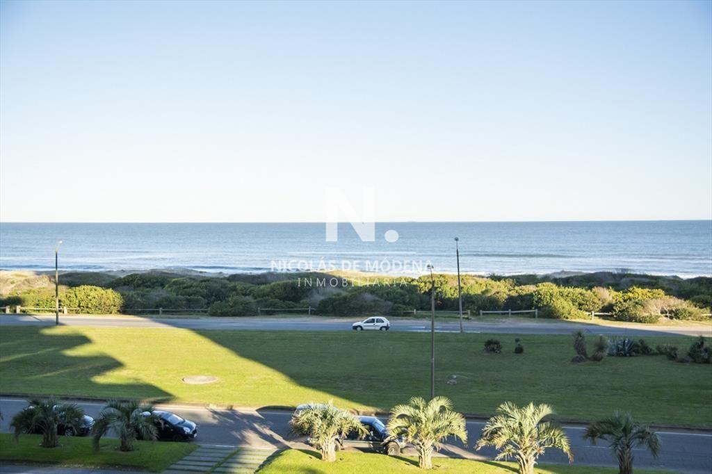 Departamento en venta frente al mar. Torre Lobos,