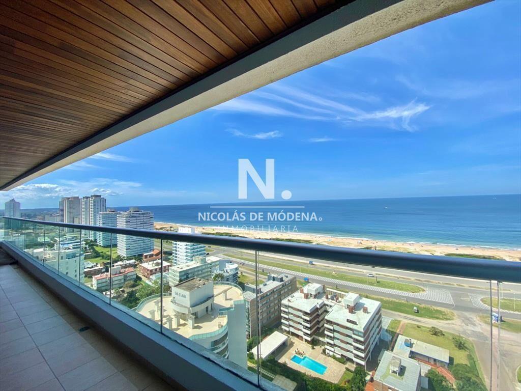 Apartamento en Venta Punta del Este con Buen Al