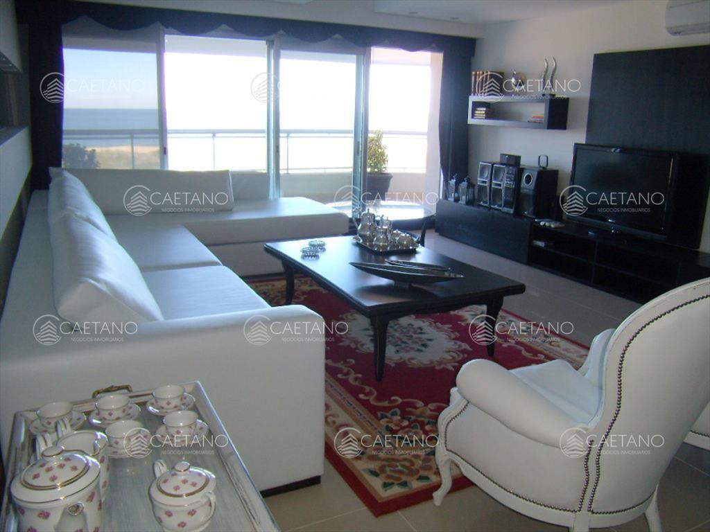 Apartamento en Brava, 3 dormitorios *