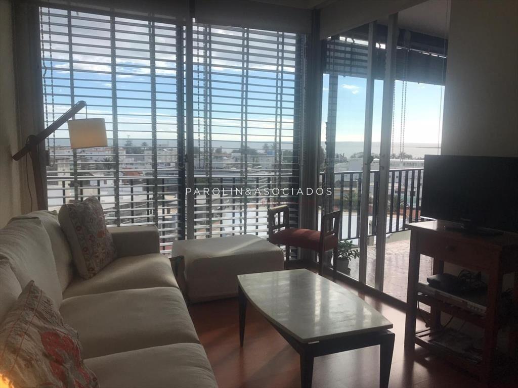 Apartamento en venta en Península vista al mar.