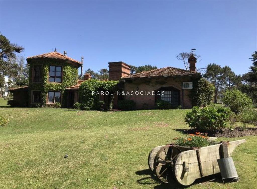 Casa de 3 dormitorios en venta en La Barra, Punta