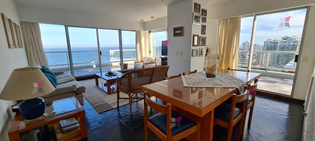 VENTA DE APARTAMENTO DE 2 DORMITORIOS FRENTE AL MAR EN BRAV