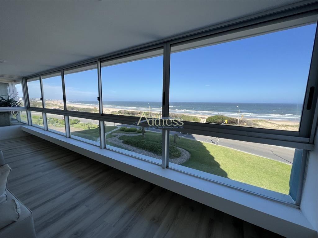 BRAVA FRENTE AL MAR