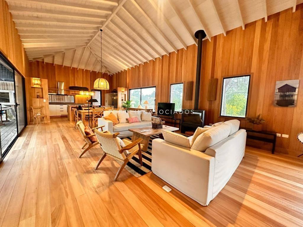 Casa en Venta de 4 Dormitorios en Laguna