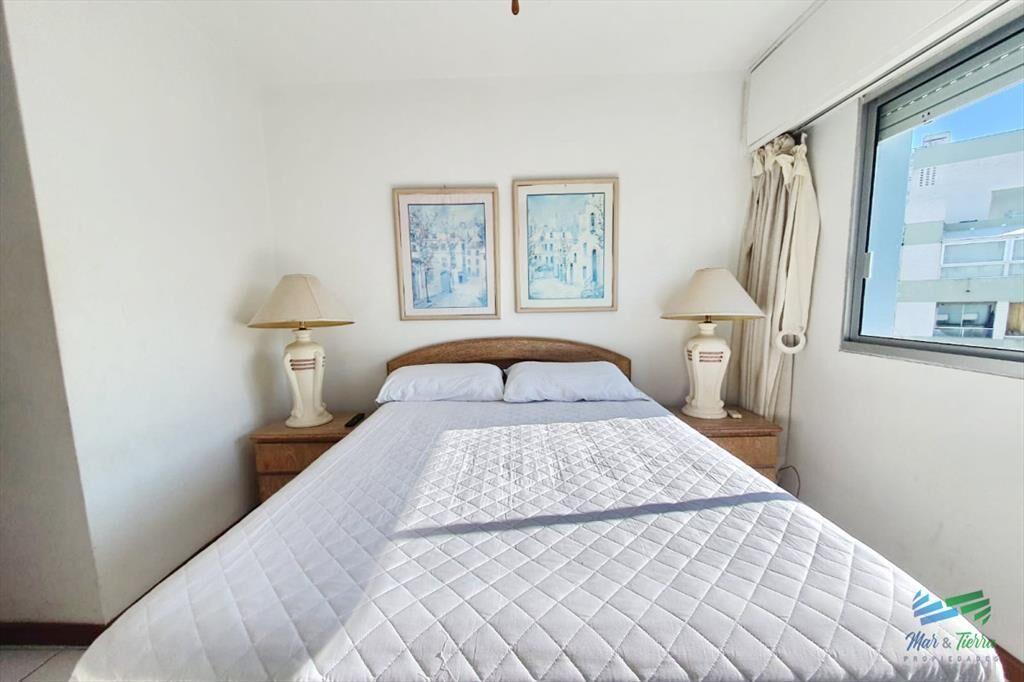 APARTAMENTO FRENTE AL MAR, EN VENTA. CON TERRAZA PRIVADA, E