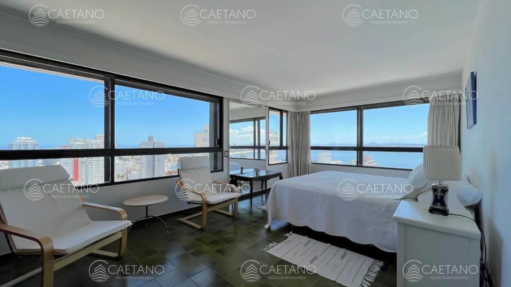 venta de apartamento cuatro dormitorios . Punta
