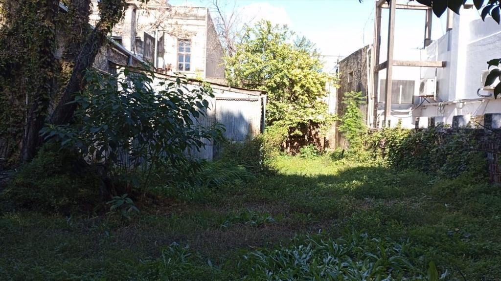 Casa céntrica gran terreno, ideal para desarrollo