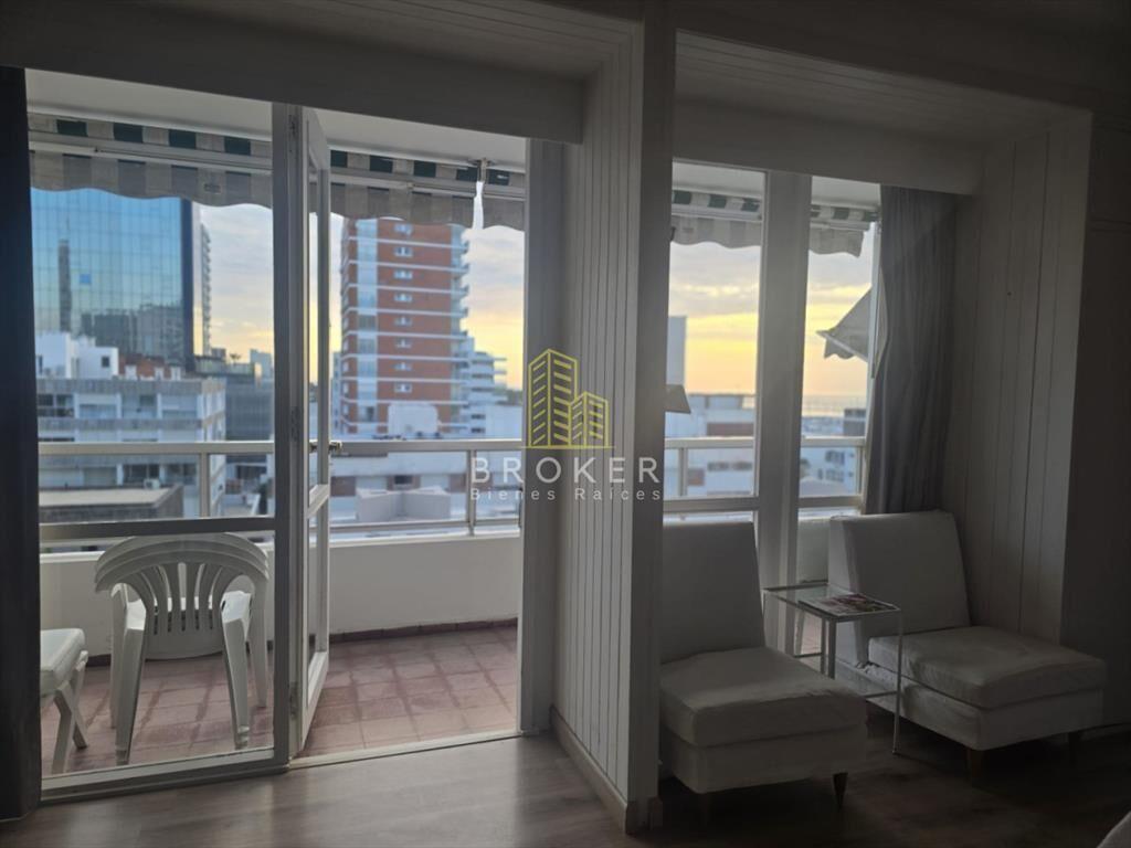 Cómodo apartamento con terraza en alquiler -