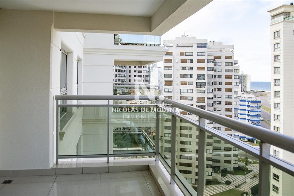Venta Apartamento 3 dormitorios en torre de zona